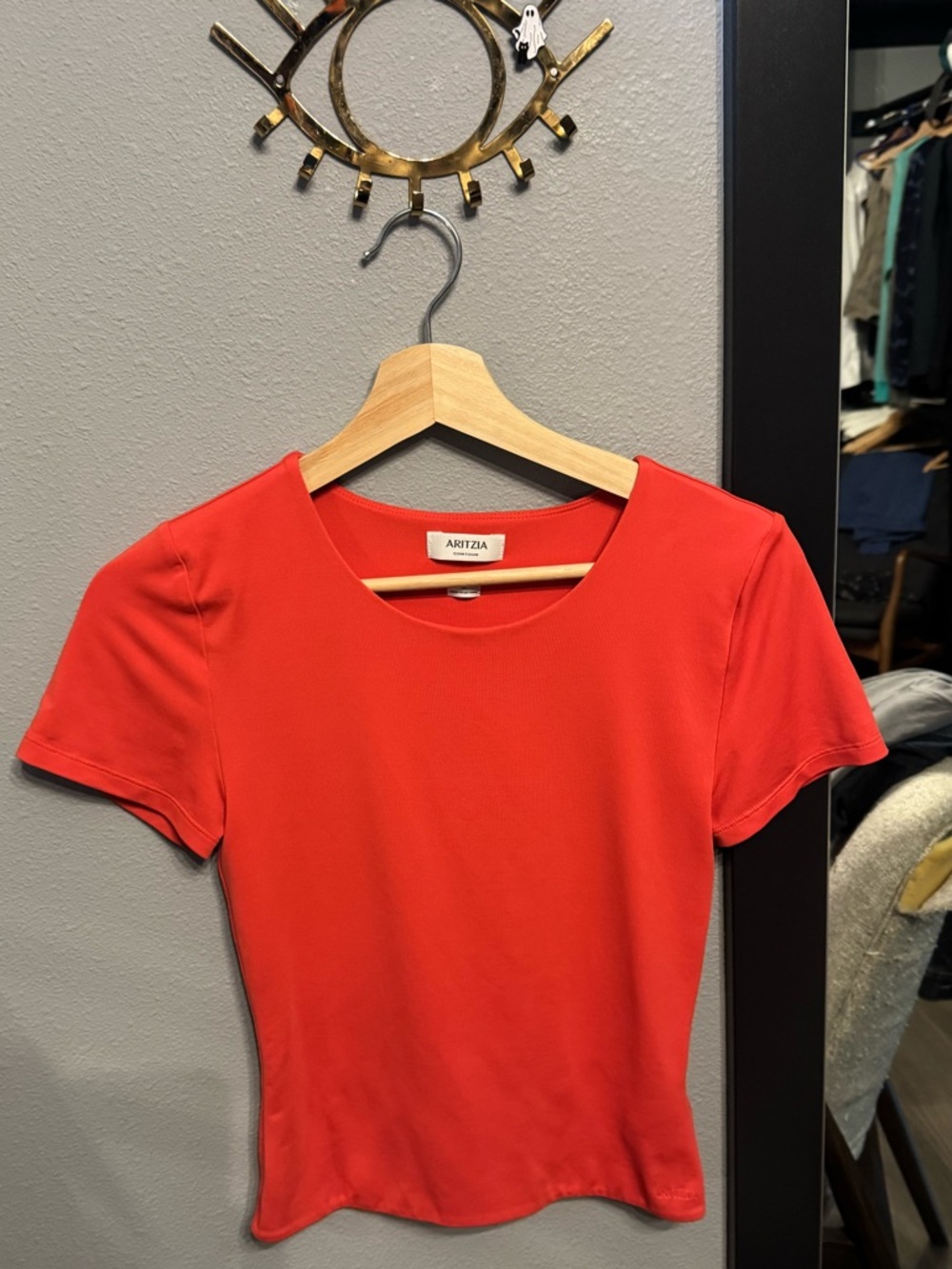 Aritzia Women's Coral Short Sleeve Crewneck Top- Super Soft! 🌸